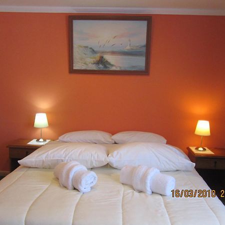 Patagonia Swiss House Hotel ปวยร์โตนาตาเลส ภายนอก รูปภาพ