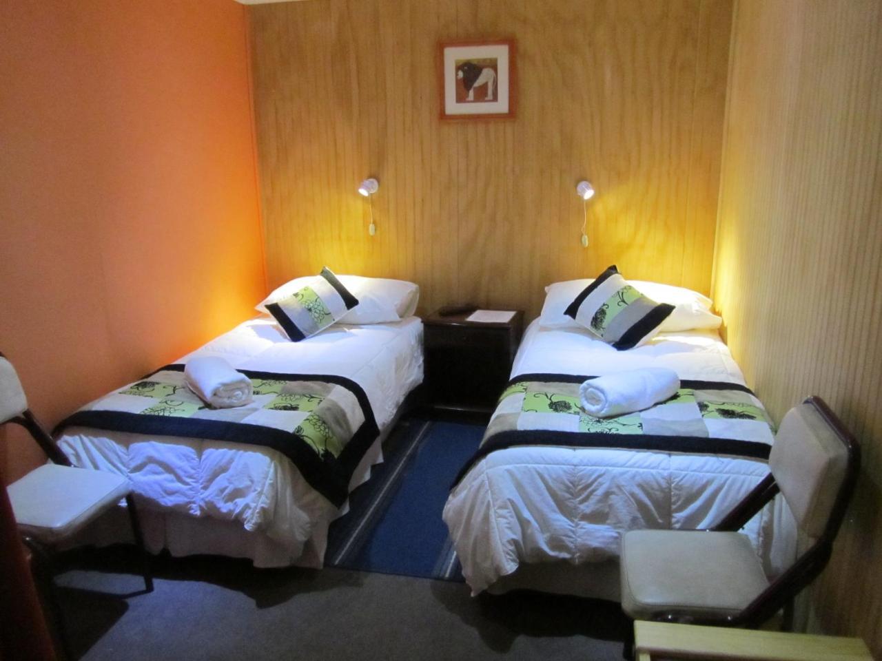 Patagonia Swiss House Hotel ปวยร์โตนาตาเลส ภายนอก รูปภาพ